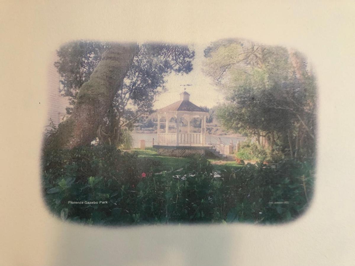 Lighthouse Inn Флорънс Екстериор снимка