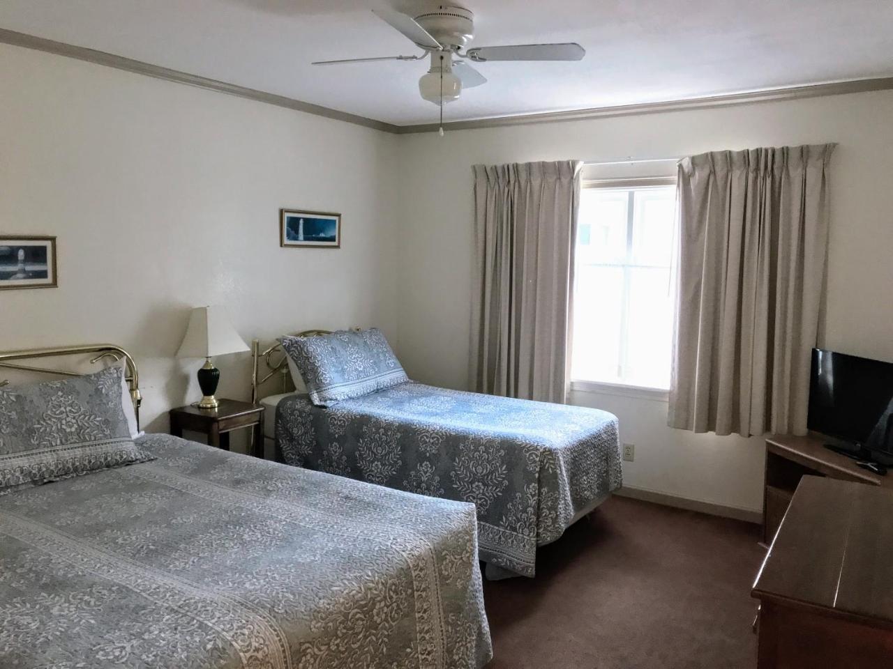 Lighthouse Inn Флорънс Екстериор снимка