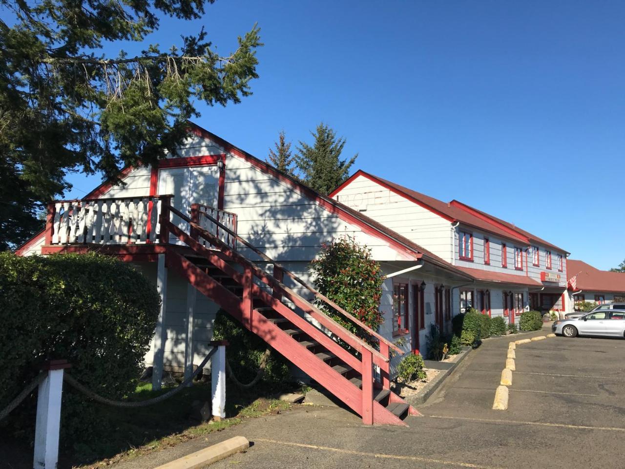 Lighthouse Inn Флорънс Екстериор снимка